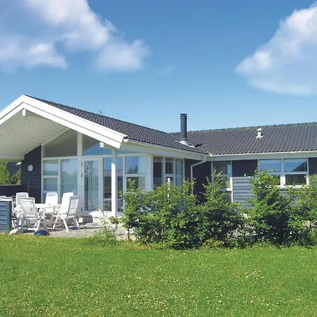3 Bedroom Beautiful In Ferienhaus Otterup